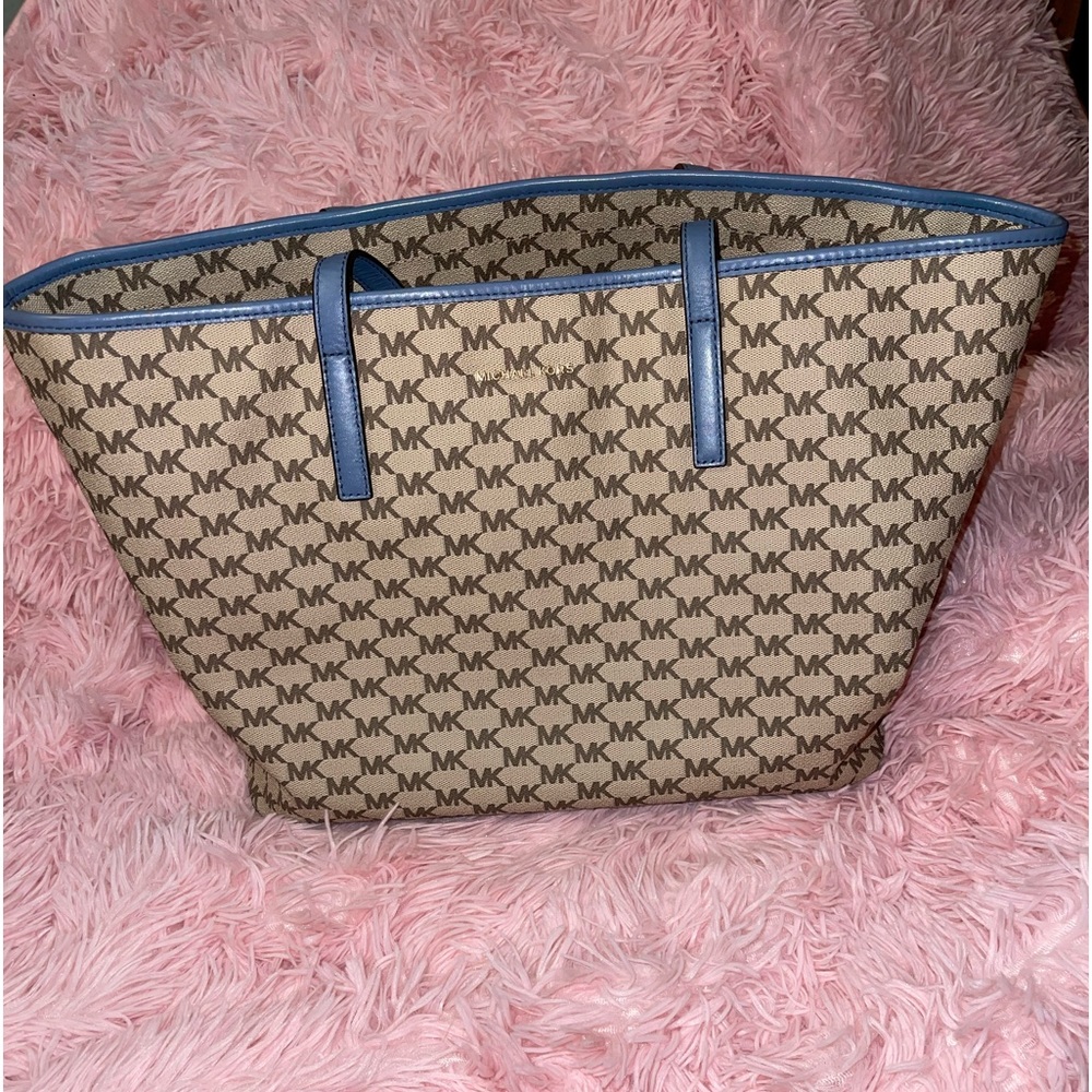 NWT Michael Kors Studio Heritage Signature EMRY Large Top Zip Tote/Travel Bag